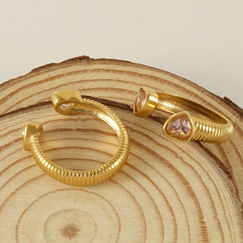 Anelli con pietre preziose color oro in acciaio inossidabile a forma di cuore Immagine4