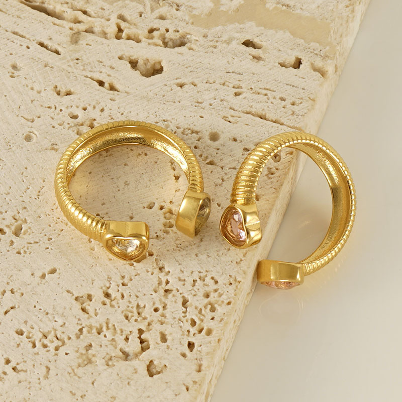 Anelli con pietre preziose color oro in acciaio inossidabile a forma di cuore Immagine3