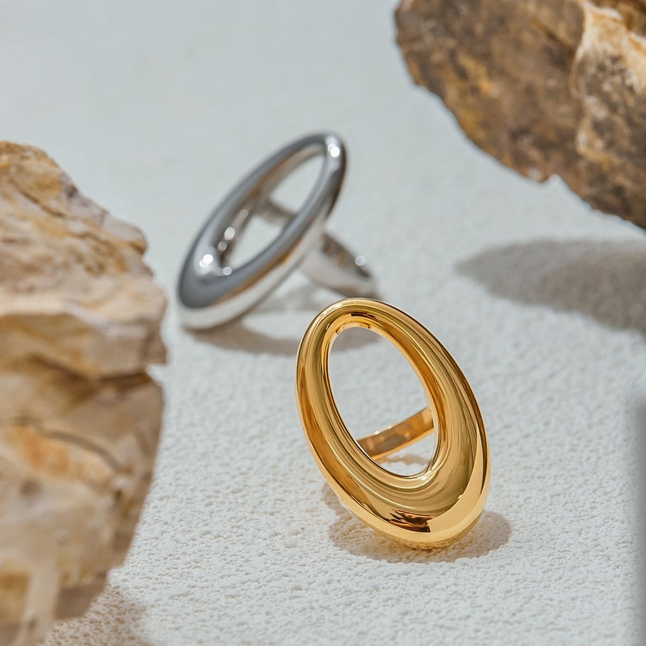 Eenvoudige geometrische statement ringen van roestvrij staal in goudkleur Afbeelding4