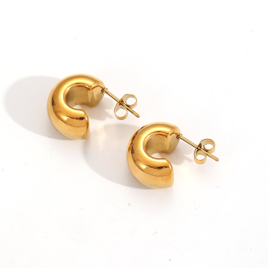 Pendientes sencillos de acero inoxidable color dorado 