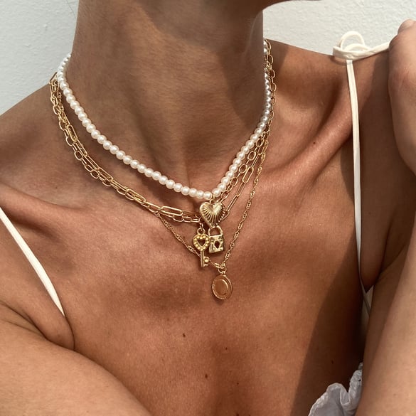 Colliers superposés en fer avec cœur rétro