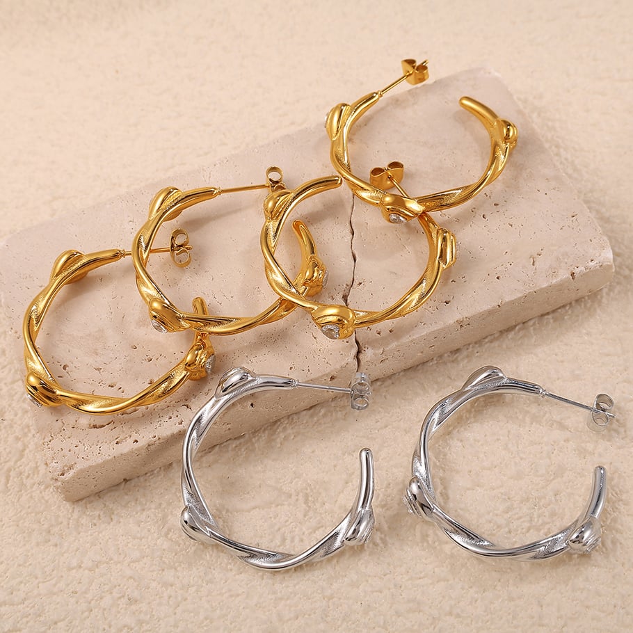 Pendientes de aro de acero inoxidable color dorado con forma de corazón Imagen2