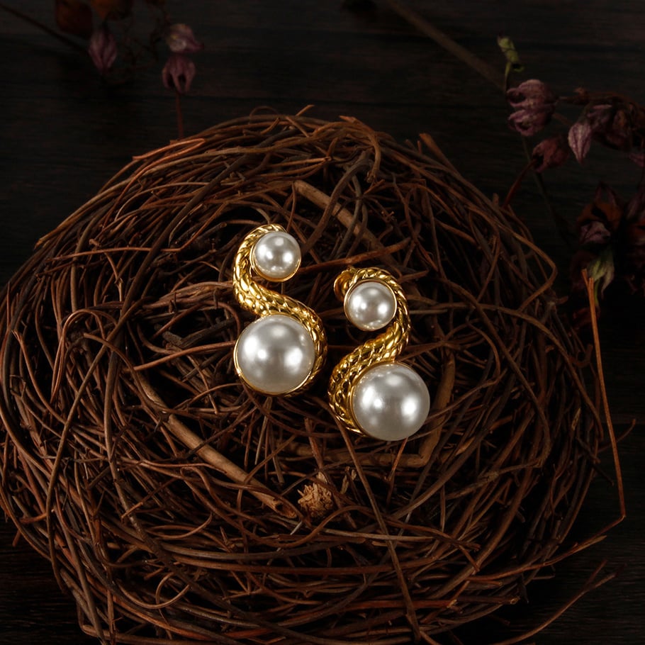 1 par de pendientes de botón geométricos diarios de acero inoxidable color dorado para mujer Imagen4