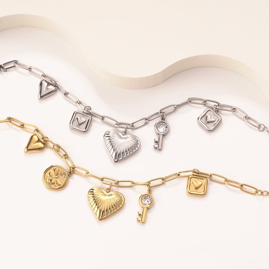 Bracelets à breloques pour femmes en acier inoxydable doré avec cœur brillant Image6