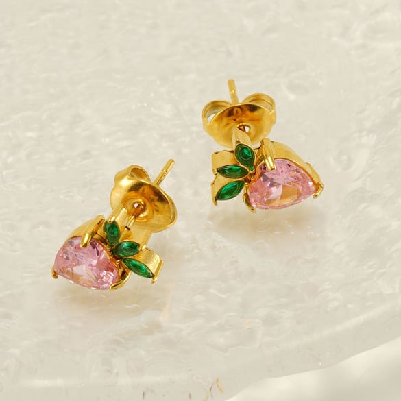 Pendientes de acero inoxidable color dorado con forma de fresa 2