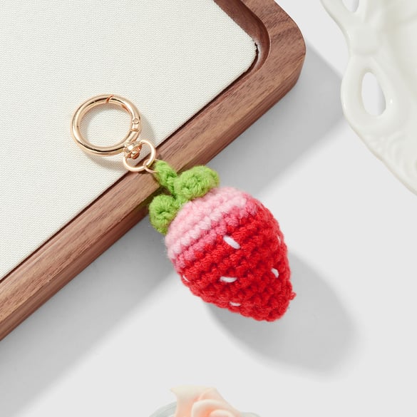 Breloques de sac en alliage en forme de fraise sucrée 2