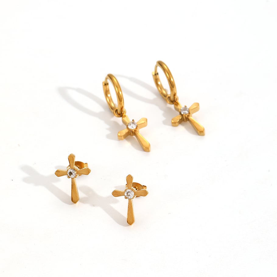 Ohrstecker mit Kreuz aus Edelstahl in Goldfarbe Bild5