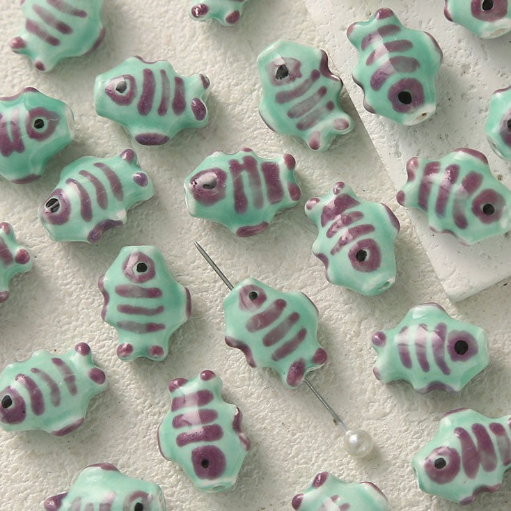 1 pieza de cuentas de cerámica de pez para joyería DIY Imagen2