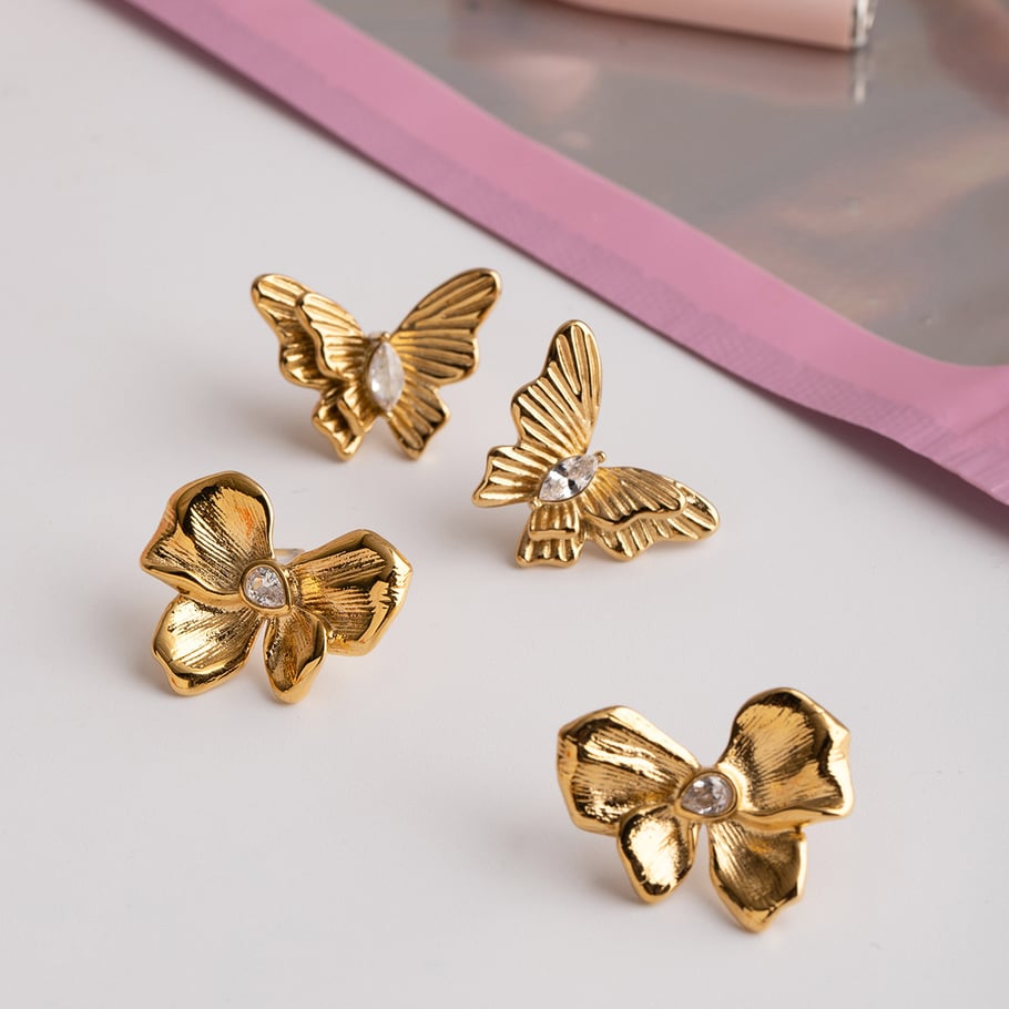 Ohrstecker Schmetterling aus Edelstahl in Goldfarbe Bild2