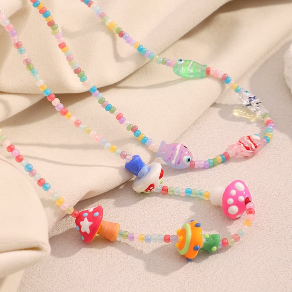 Colliers pour femmes en acrylique avec jolis accessoires en forme de champignon