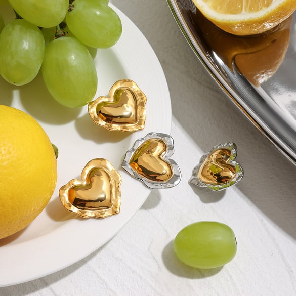 Pendientes de botón de acero inoxidable dorado con forma de corazón retro 2