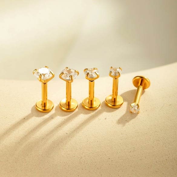 1 Paar Simple Series Einfache geometrische Titanstahl Goldfarbe Zirkon Damen Piercings Ohrringe