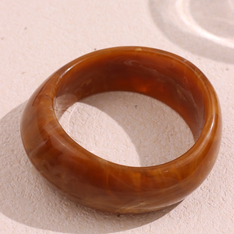 1 stuk modieuze onregelmatig geverfde hars damesarmband