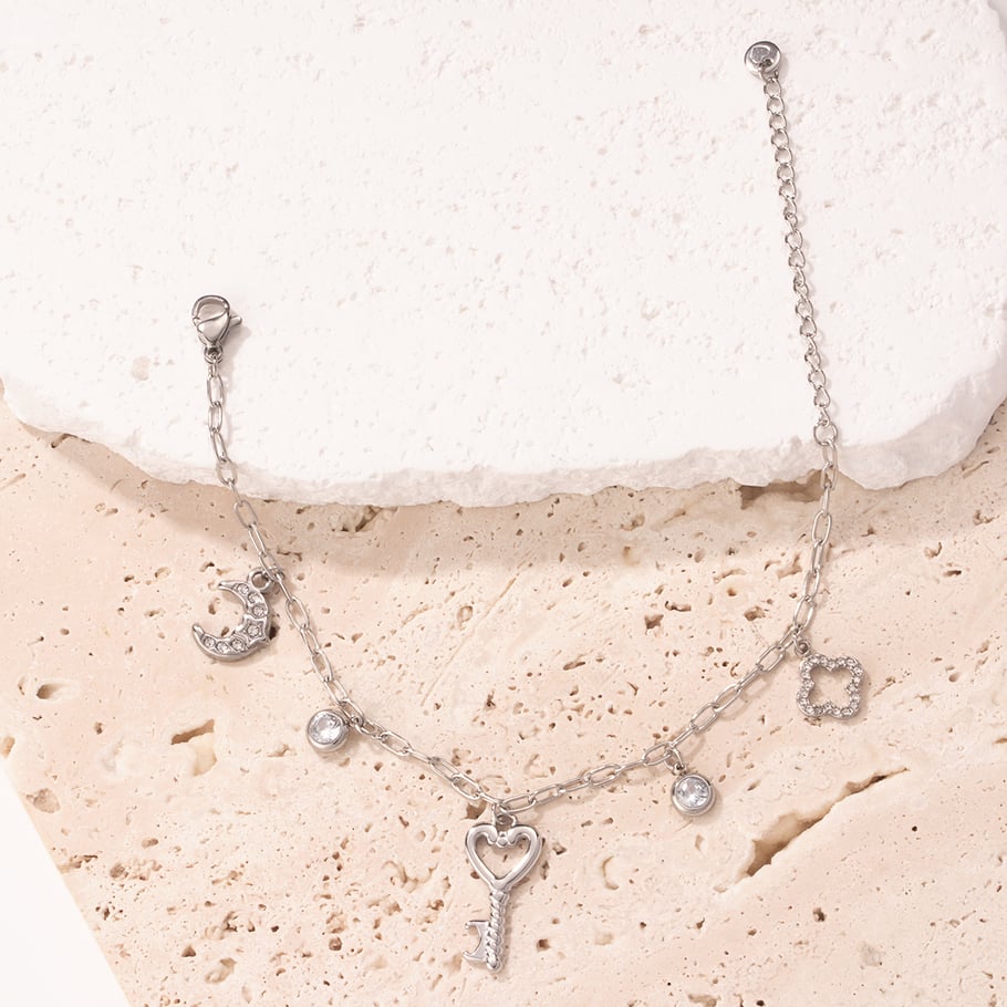 Braccialetti con ciondolo a forma di chiave a forma di cuore in acciaio inossidabile color oro da donna Immagine4