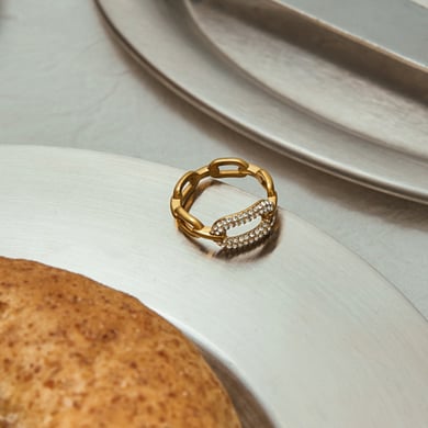 Minimalistischer Ring aus Edelstahl mit Zirkonia in Goldfarbe h5 Bild4