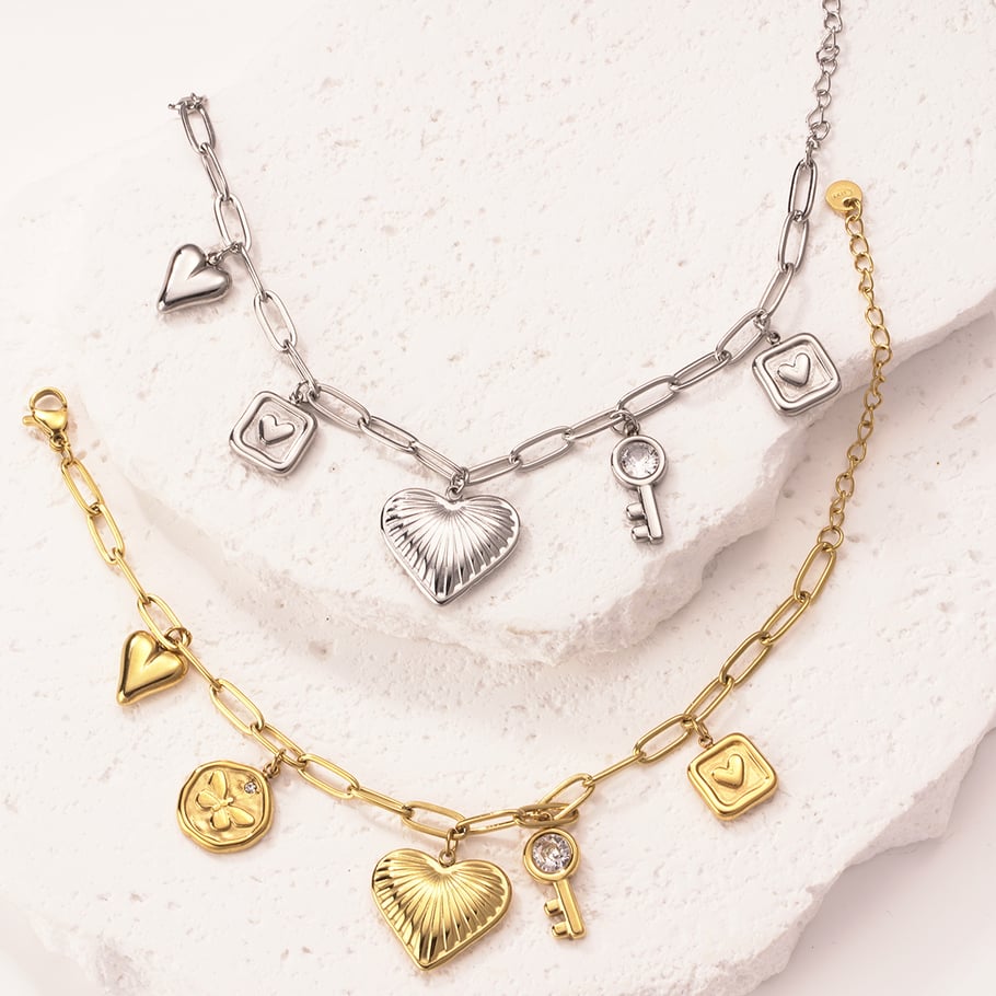 Bracelets à breloques pour femmes en acier inoxydable doré avec cœur brillant Image4