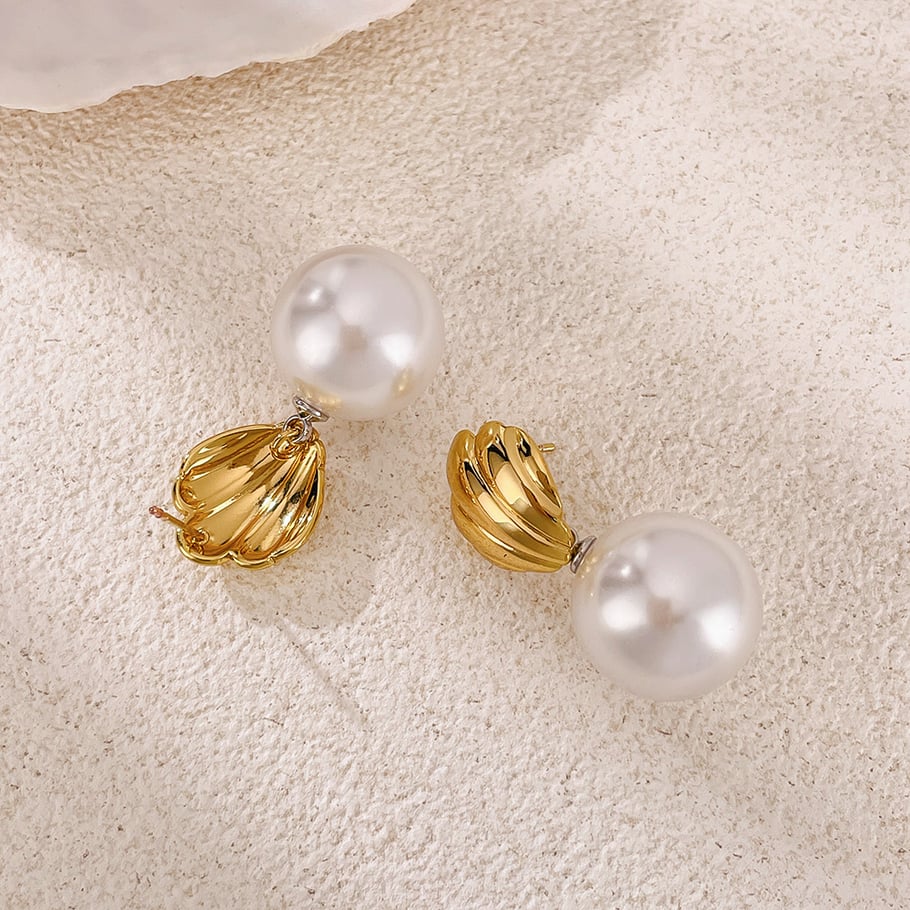 1 paio di orecchini a bottone classici da donna in acciaio inossidabile color oro a forma di conchiglia Immagine6