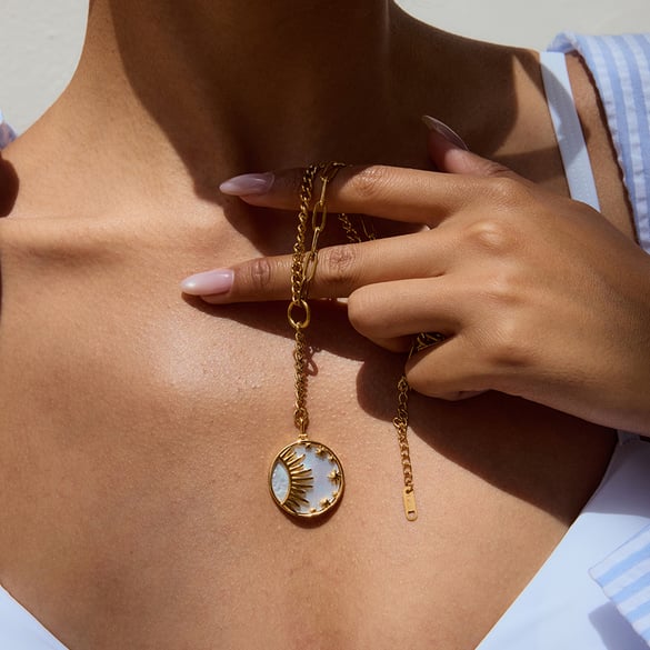 1 Piece Classic Sun Stainless Steel Gold Color Women's Pendant Necklaces 2