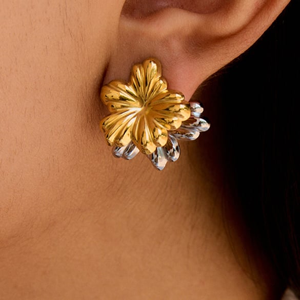 1 paire de boucles d&#39;oreilles à tige en acier inoxydable couleur or pour femme, série classique, motif fleur 2