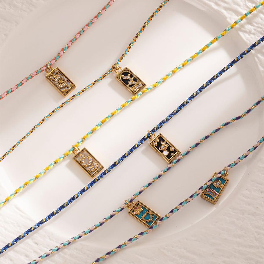1 pezzo di collana con ciondolo retrò dei tarocchi in acciaio inossidabile color oro Immagine4