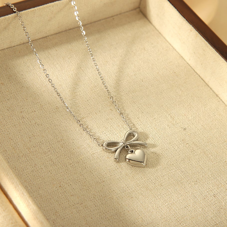 Collares colgantes de acero inoxidable color dorado con forma de corazón para mujer Imagen3