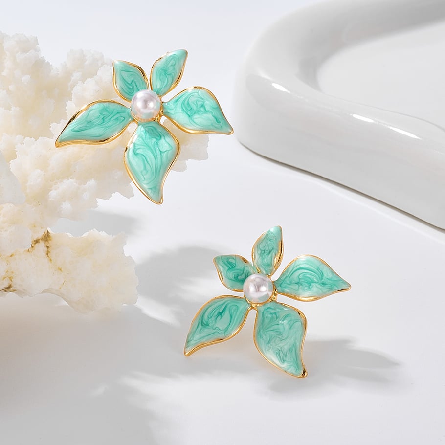 1 paio di orecchini a bottone da donna in acciaio inossidabile color oro con fiori policromi Immagine3
