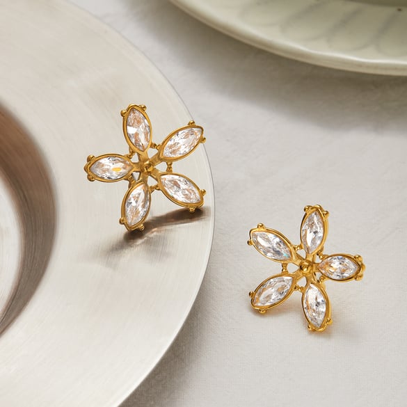 1 Pair Romantic Series Sweet Flower Stainless Steel Gold Color Women's Stud Earrings 2