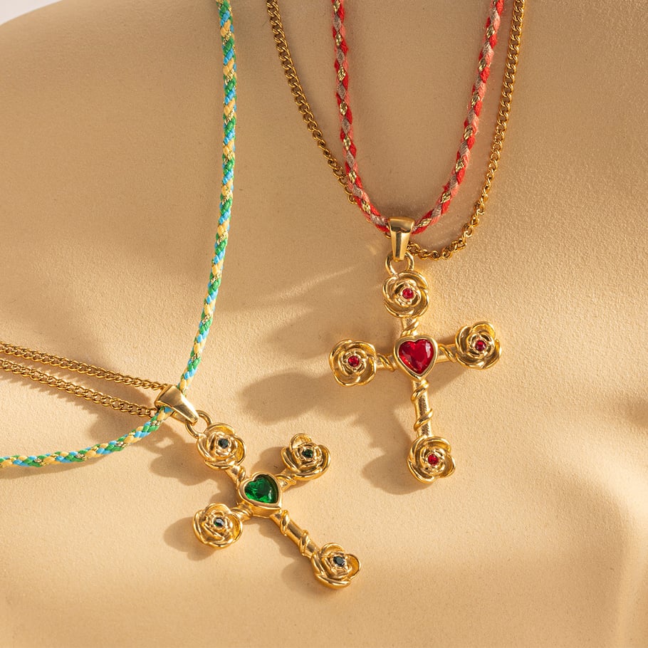 1 pezzo di collana con ciondolo a forma di croce retrò in acciaio inossidabile color oro Immagine3