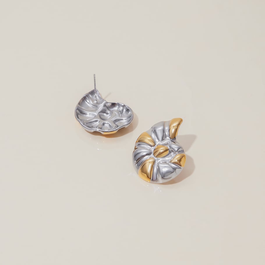 1 paio di orecchini a bottone da donna in acciaio inossidabile color oro con conchiglia alla moda Immagine6