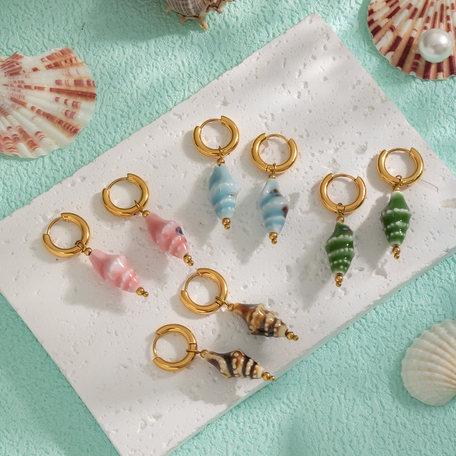 1 paio di orecchini pendenti in acciaio inossidabile color oro con conchiglia in ceramica Immagine3
