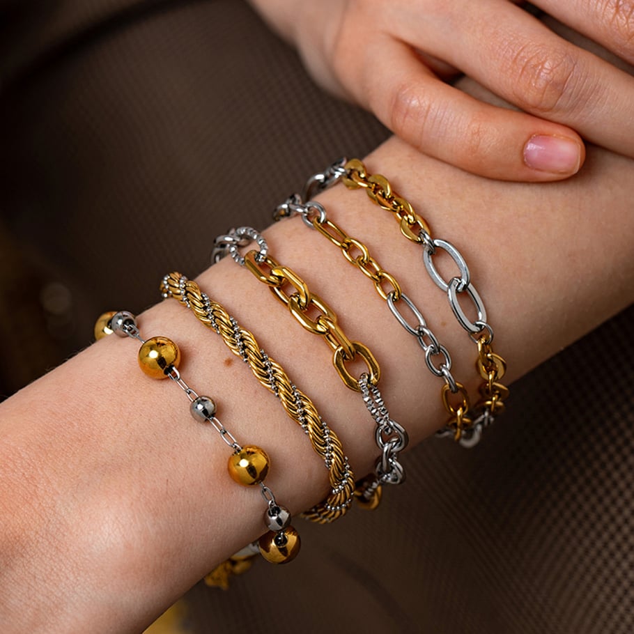 Pulseras de mujer de acero inoxidable color dorado con cadena diaria de serie simple Imagen3