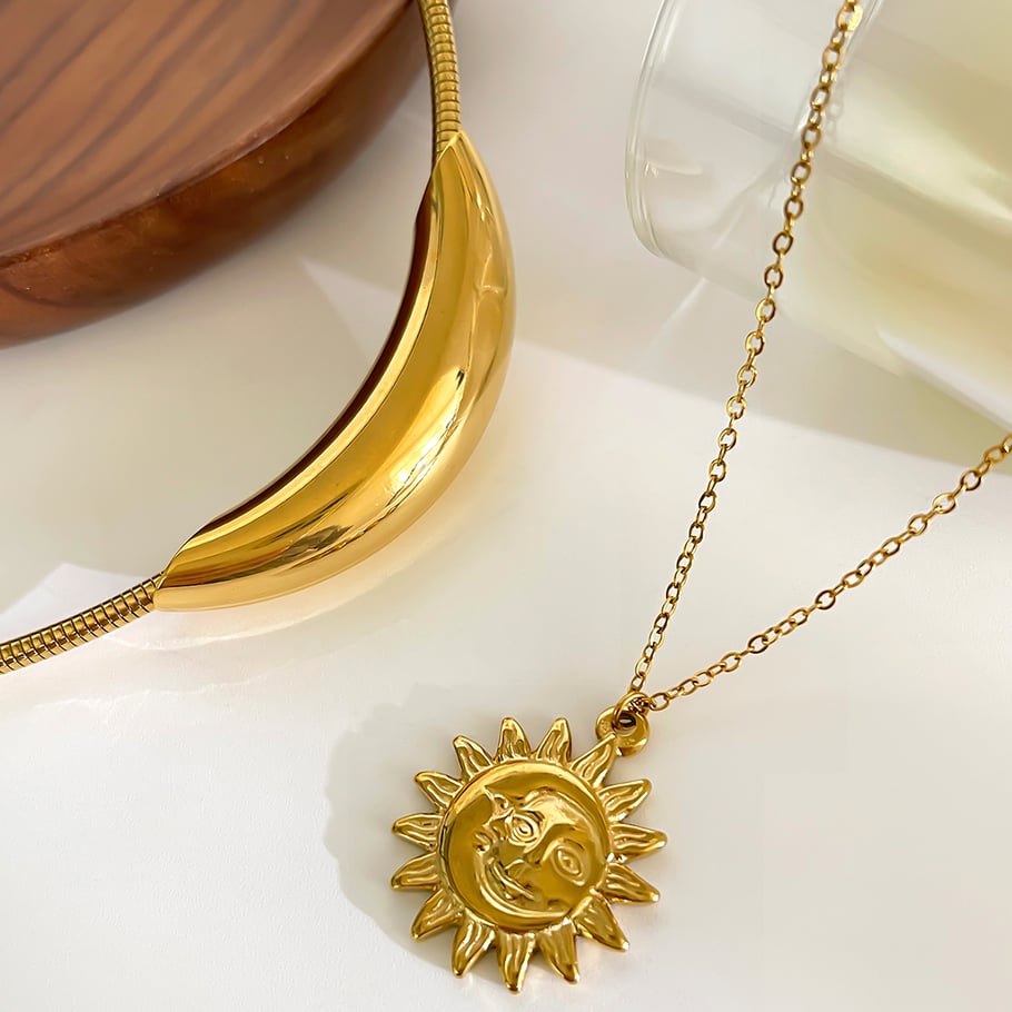 Collana con ciondolo color oro in acciaio inossidabile con volto di sole, 1 pezzo Immagine5
