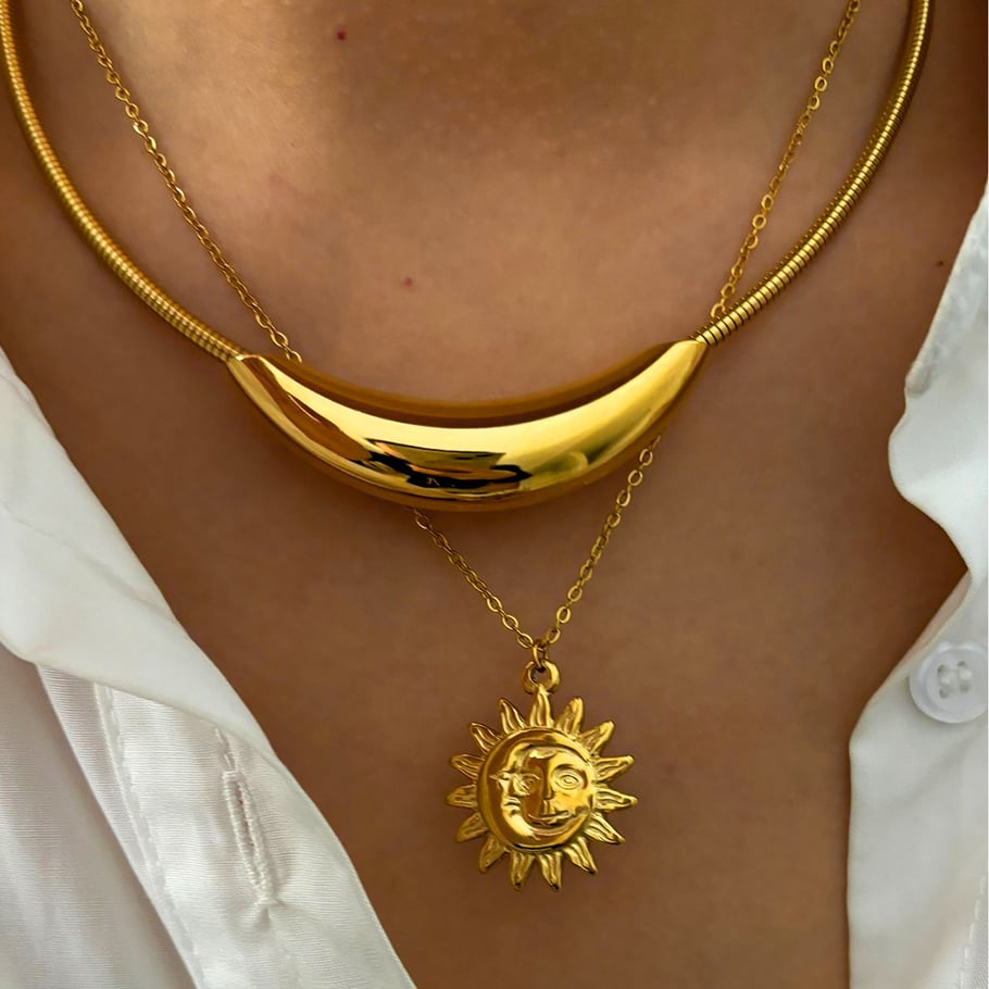 Collana con ciondolo color oro in acciaio inossidabile con volto di sole, 1 pezzo Immagine3