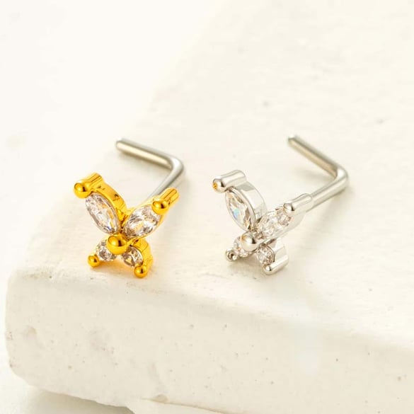 1 piercing para la nariz con circonita color cobre y dorado.