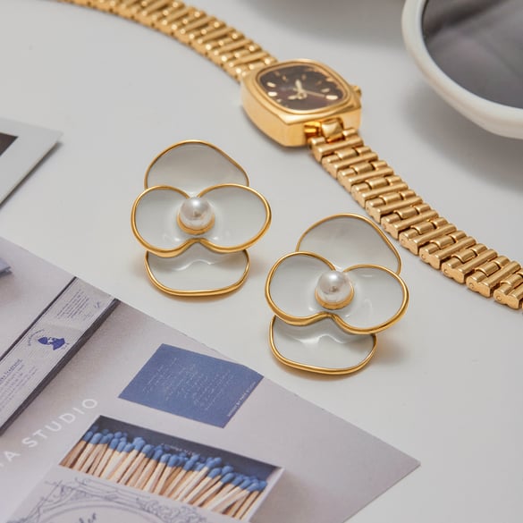 1 Paar Ohrstecker aus Edelstahl mit natürlicher Blume in Goldfarbe für Damen 2