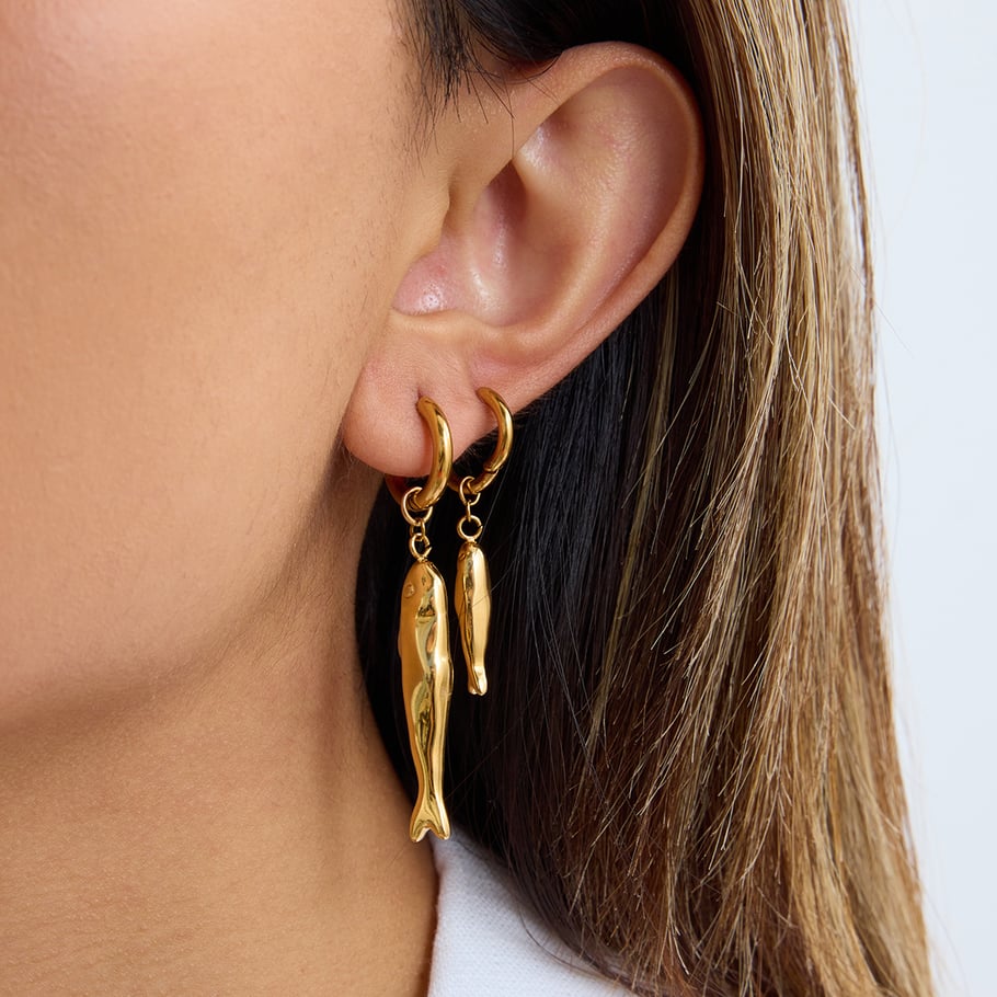 1 paire de boucles d&#39;oreilles créoles en acier inoxydable doré pour femme, motif poisson d&#39;été Image2