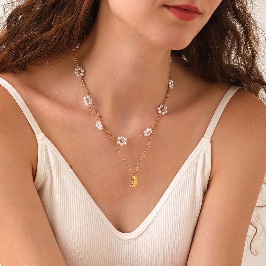 Collares colgantes de acero inoxidable color dorado con diseño de flores dulces para mujer Imagen2