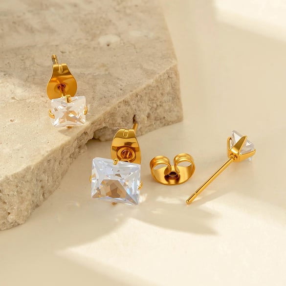 1 pezzo semplice piercing in acciaio inossidabile color oro con zircone