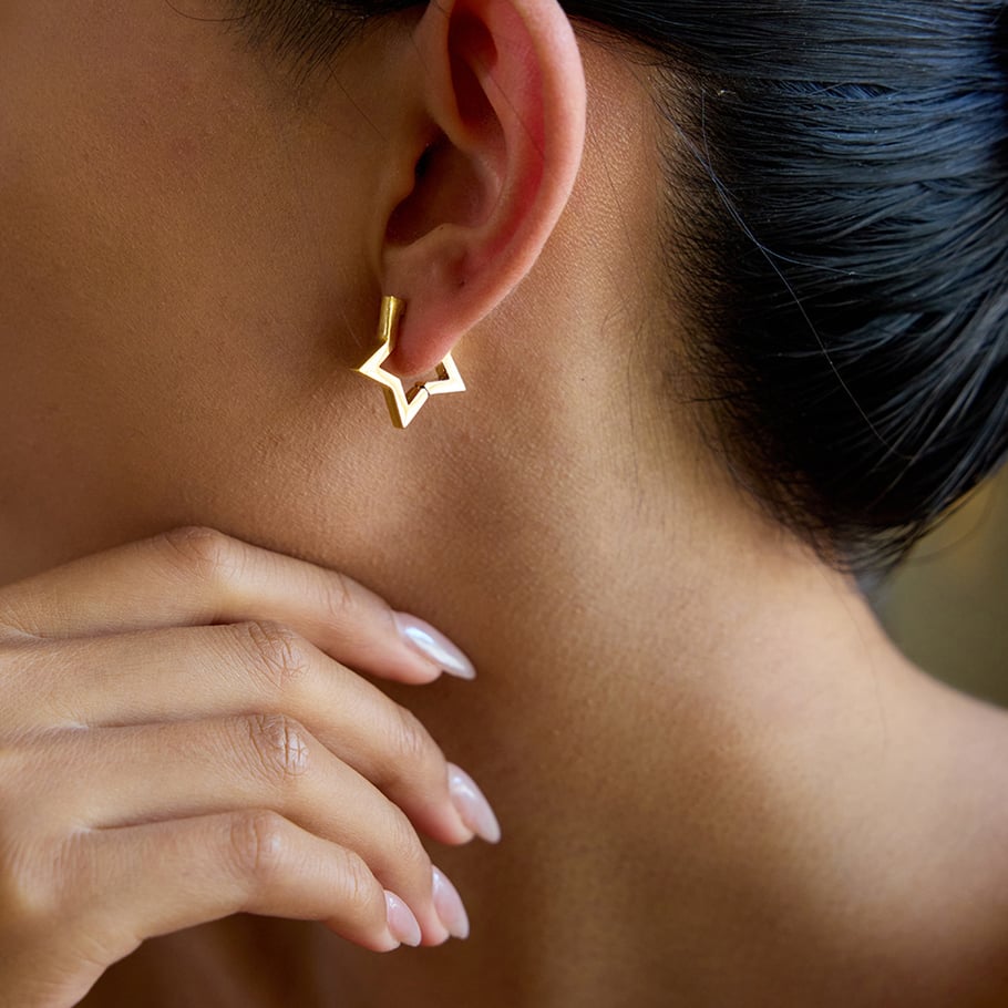1 Paar Creolen aus Edelstahl der Simple Series mit klassischem Stern in Goldfarbe für Damen Bild6