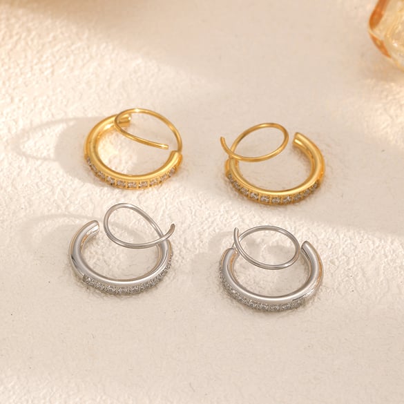 1 par de pendientes de aro de circonita de color dorado y acero inoxidable 2