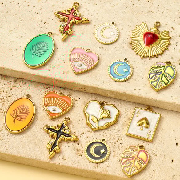 1 Piece Retro Moon Stainless Steel Gold Color Women's Pendants 2