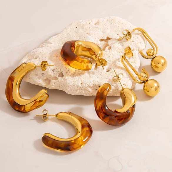 Einfache Serie Casual Geometric Gold Farbe Acryl Damen Ohrstecker
