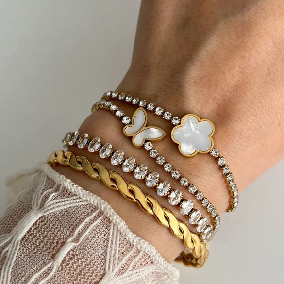 1 Stück Blumen-Charm-Armband aus Edelstahl in Goldfarbe