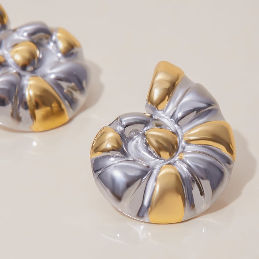 1 paio di orecchini a bottone da donna in acciaio inossidabile color oro con conchiglia alla moda Immagine8