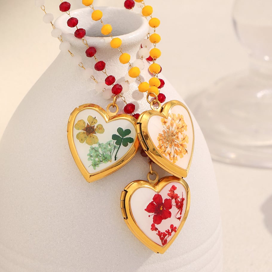 Light Luxury Heart-shaped Stainless Steel  Women‘s Pendant Necklaces Picture3