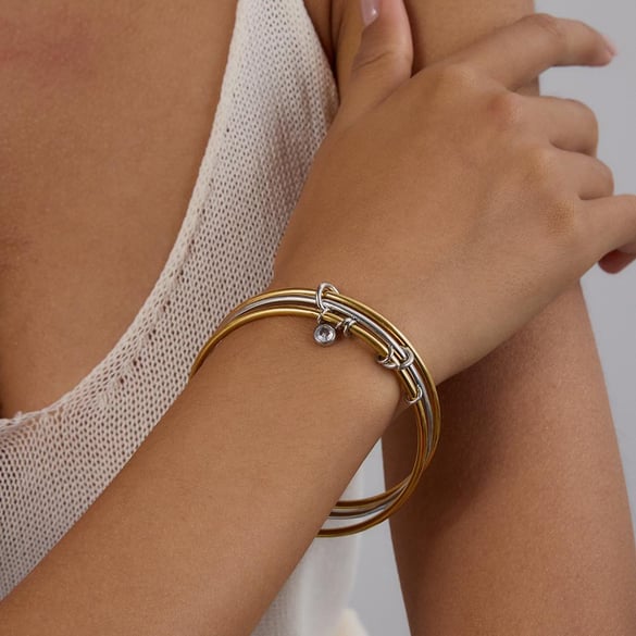 1 Stück einfache dreilagige Kreis-Armreifen aus Edelstahl in Goldfarbe für Damen 2