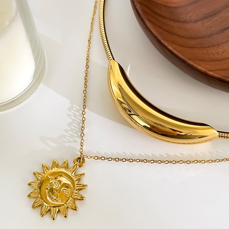 Collana con ciondolo color oro in acciaio inossidabile con volto di sole, 1 pezzo Immagine4
