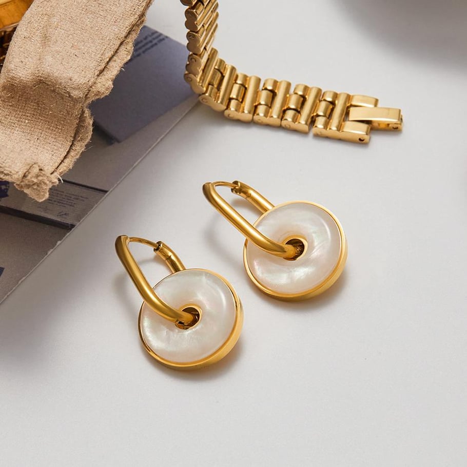1 par de elegantes pendientes de aro anulares de acero inoxidable color dorado para mujer Imagen3