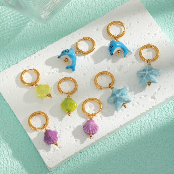 1 paire de boucles d&#39;oreilles pendantes en acier inoxydable en forme de poisson mignon