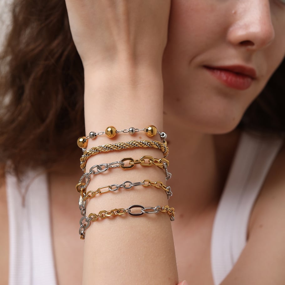 Pulseras de mujer de acero inoxidable color dorado con cadena diaria de serie simple Imagen2